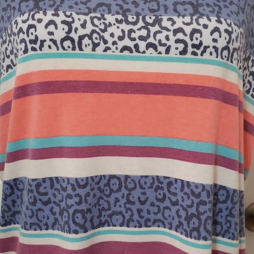 Vision Patterned Top - Picture 3 of 5